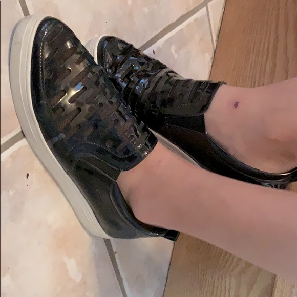 Black shiny Sneaker shoes - Picture 1 of 4